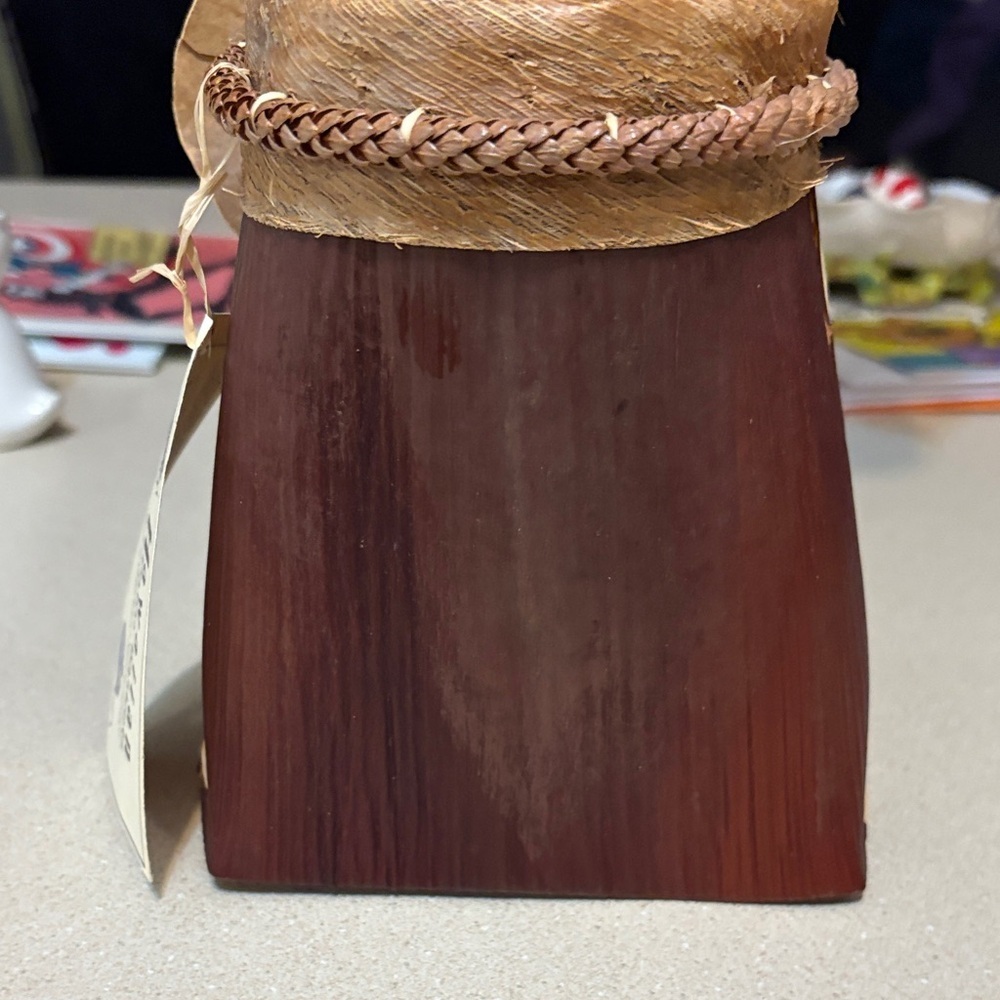 Hawaiian Palm Basket Handcrafted - Picture 3 of 11